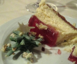 Jälkiruuan juustokakku vei kielen mennessään