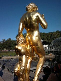 Kullan kimallusta Kesäpalatsin puutarhassa