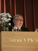 Puheenjohtaja Leo Mäkisen tervehdyspuhe Turun VPK:n talossa.