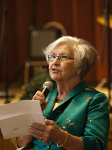 Raija Kärpijoki juontaa Turun VPK:n talossa.