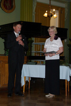 Ansiomerkit jakoivat Kyösti Leikas ja Marianne Jonasson