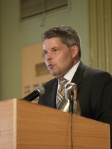 Aluepäällikkö Erkki Pakola Turun VPK:n talossa 27.5.2010