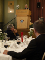 Juhlayleisöä Turun VPK:n talossa 27.5.2010.