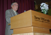 Leo Mäkinen avasi juhlakokouksen