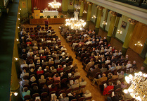 Juhlayleisöä