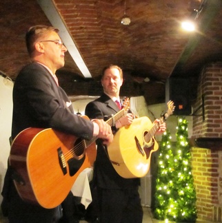 Salskeat trubaduurit Kaksi kitaraa viihdyttivät ja hurmasivat